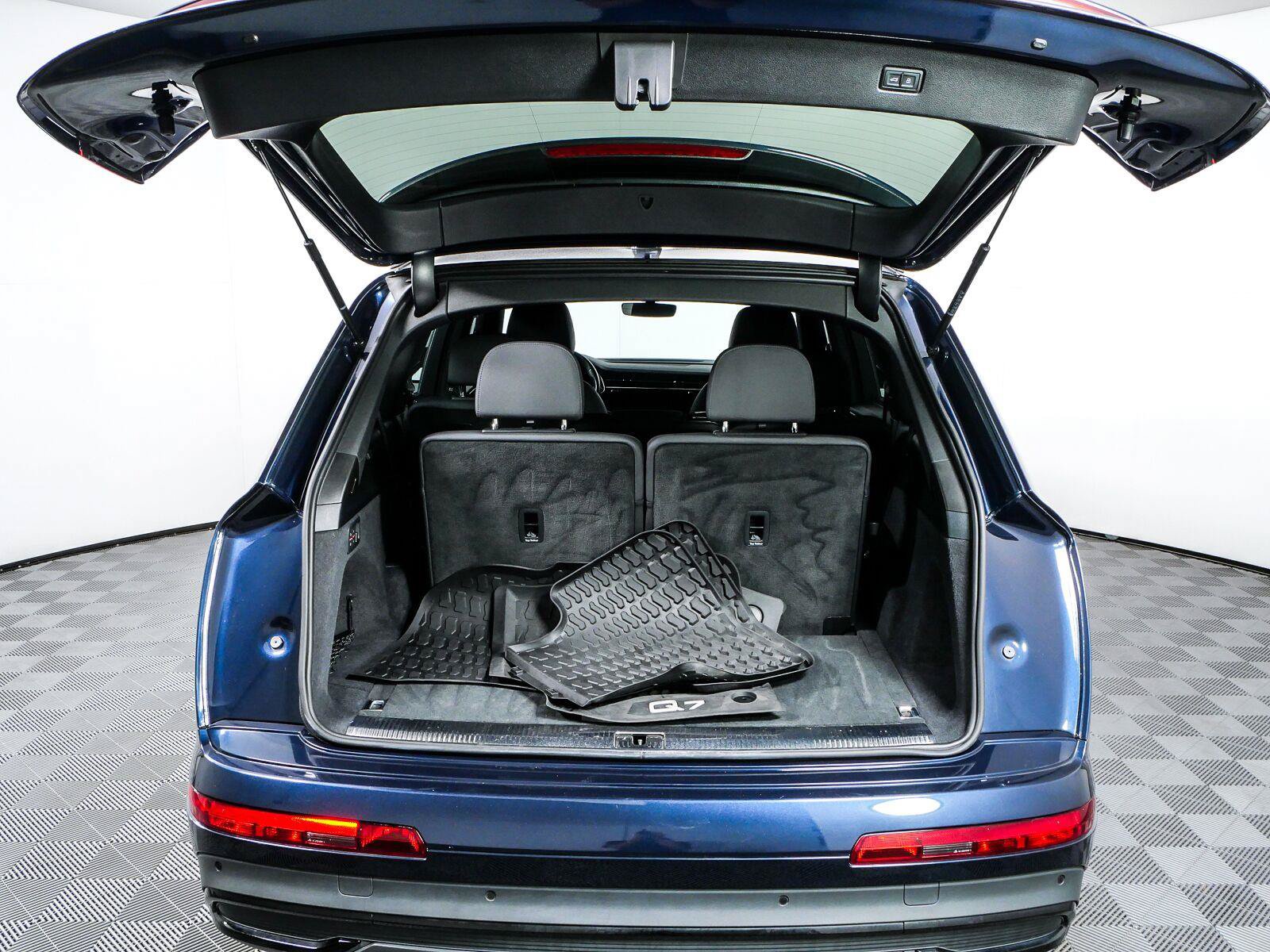 Used 2023 Audi Q7 2.0T Premium Plus w/ Premium Plus Package AWD/4WD image 34