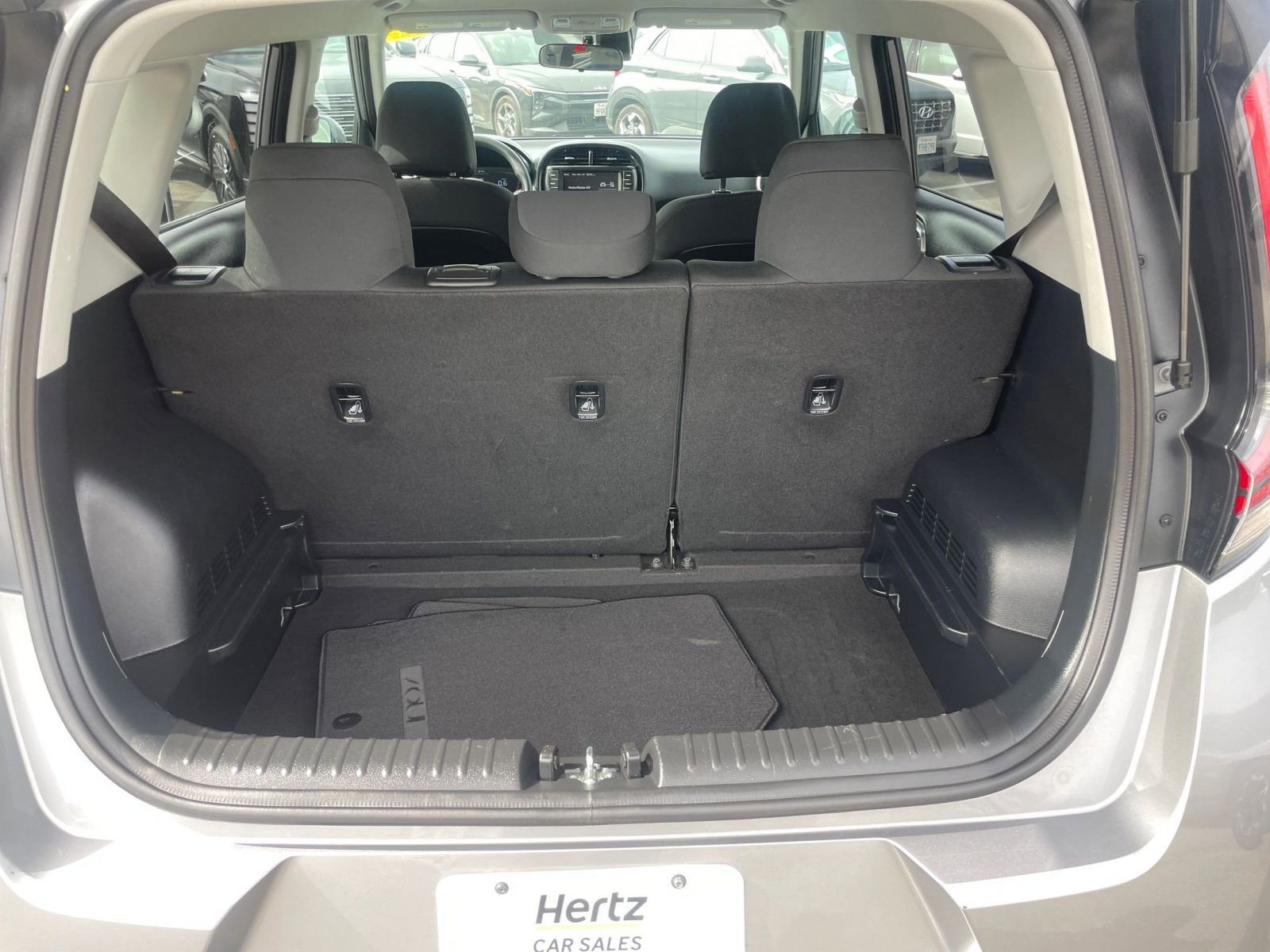 Used 2025 Kia Soul LX w/ LX Technology Package FWD image 31