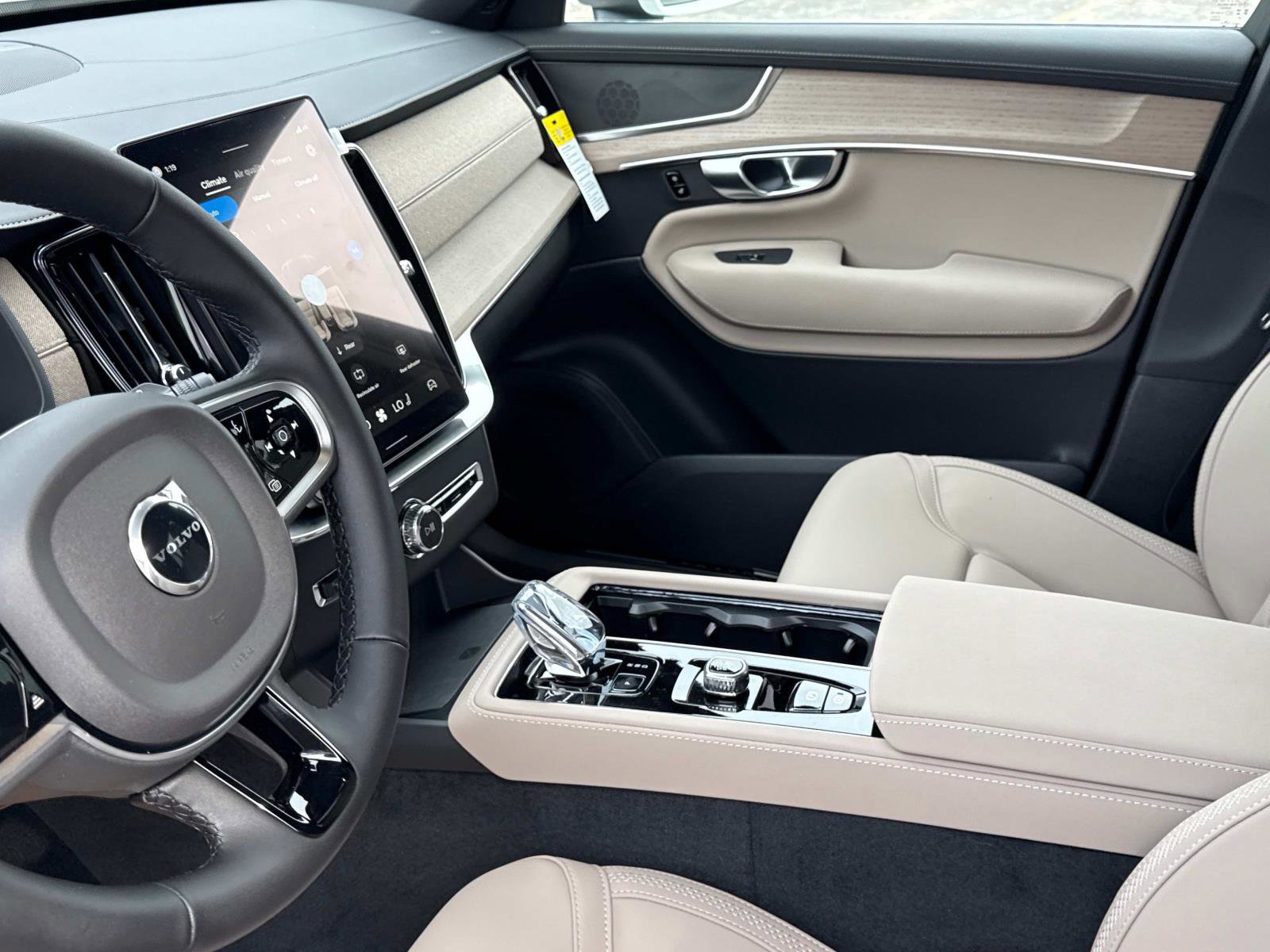 New 2026 Volvo XC90 B6 Plus w/ Protection Package AWD/4WD image 19