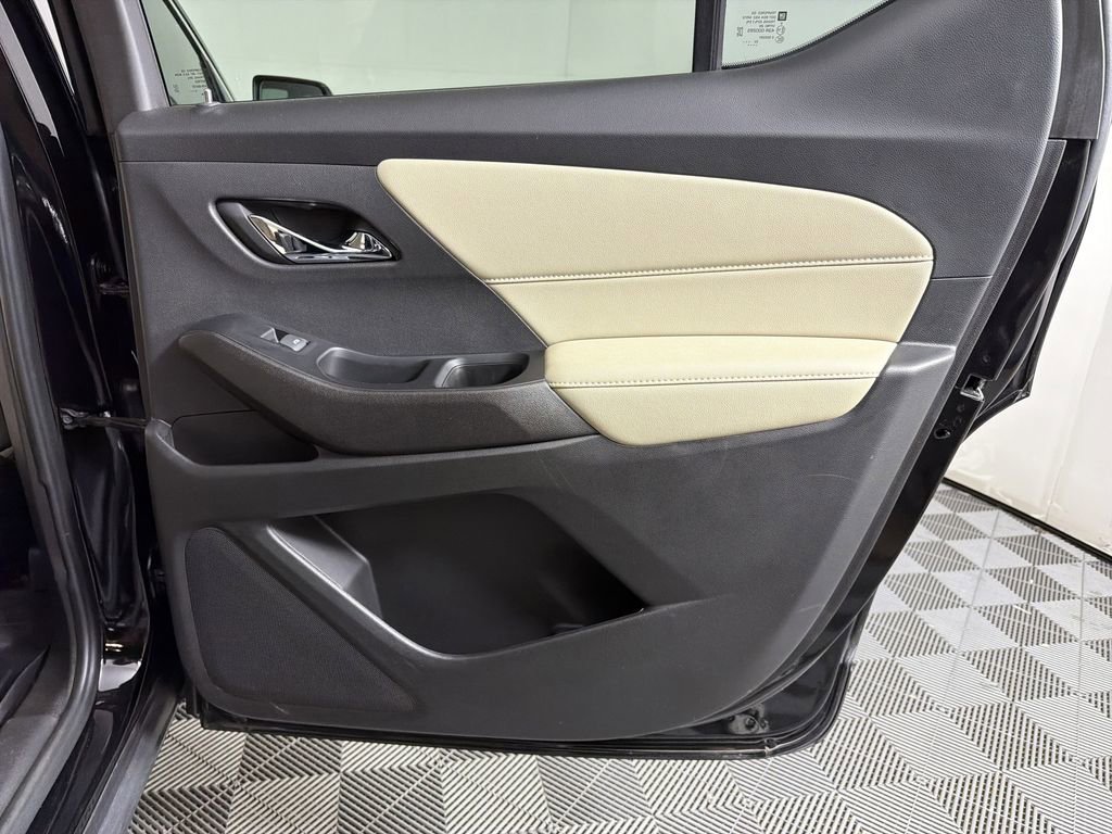 Used 2023 Chevrolet Traverse LS w/ Safety Package image 15