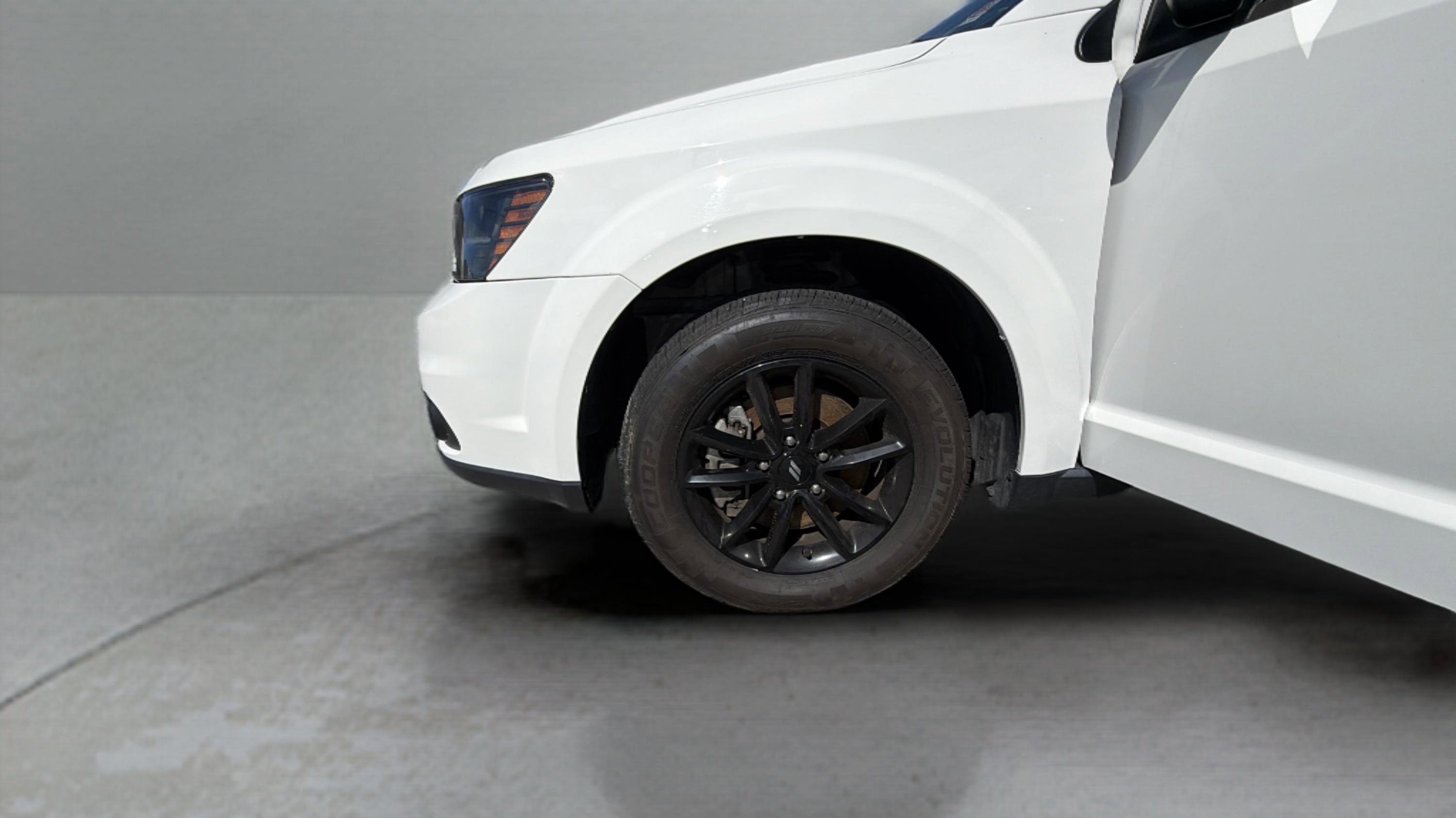 Used 2019 Dodge Journey SE FWD image 30