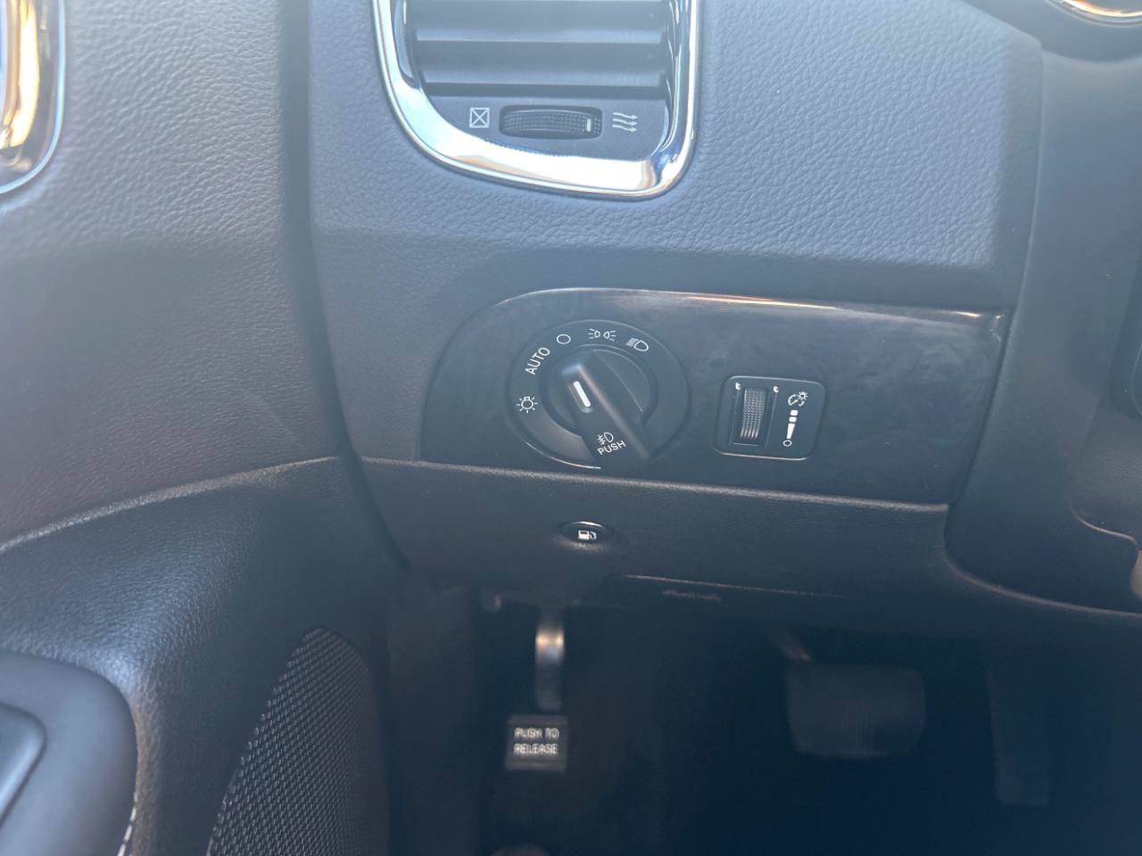 Used 2015 Dodge Durango Citadel w/ Technology Group AWD/4WD image 17