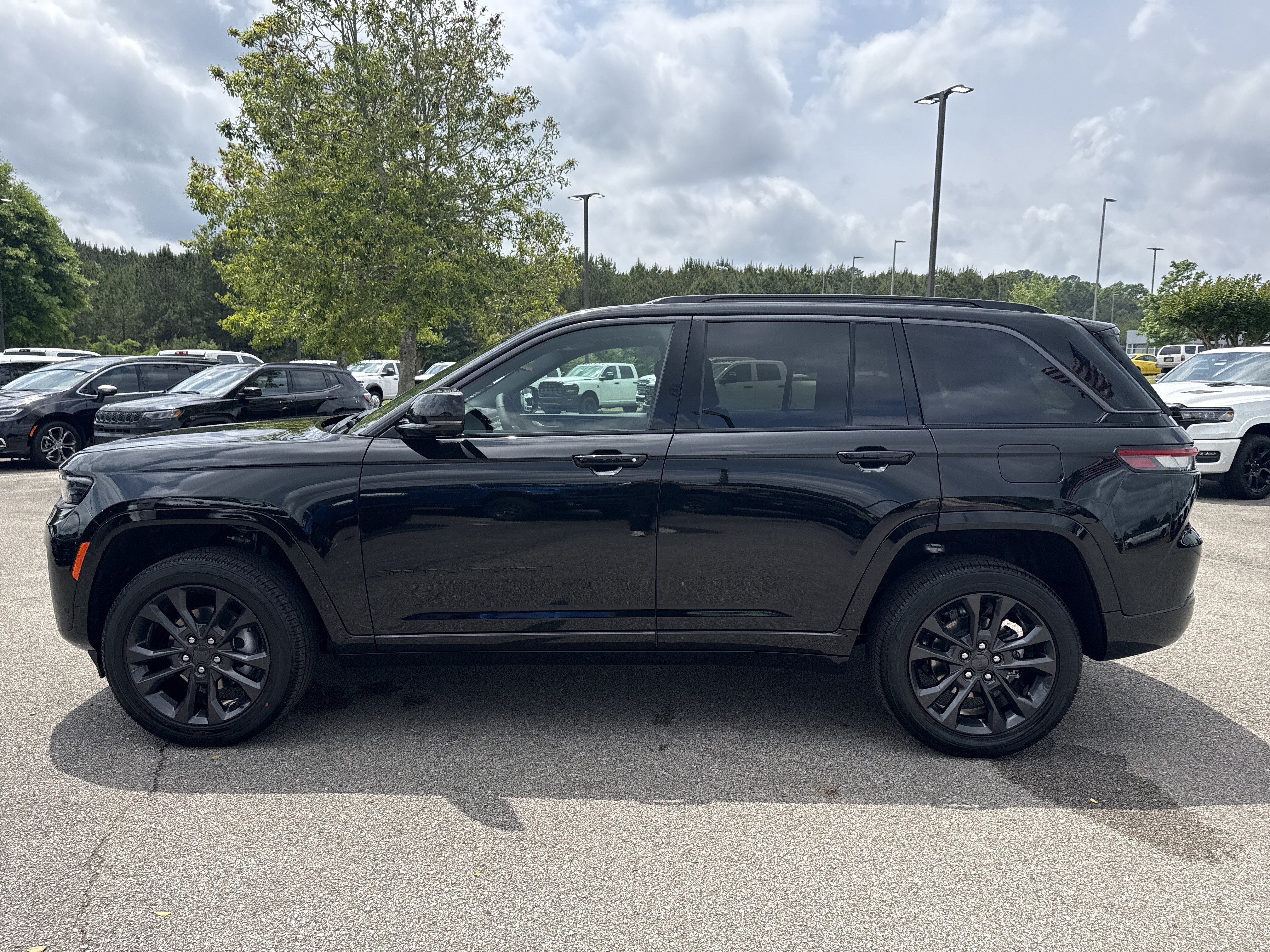 New 2026 Jeep Grand Cherokee Limited AWD/4WD image 4