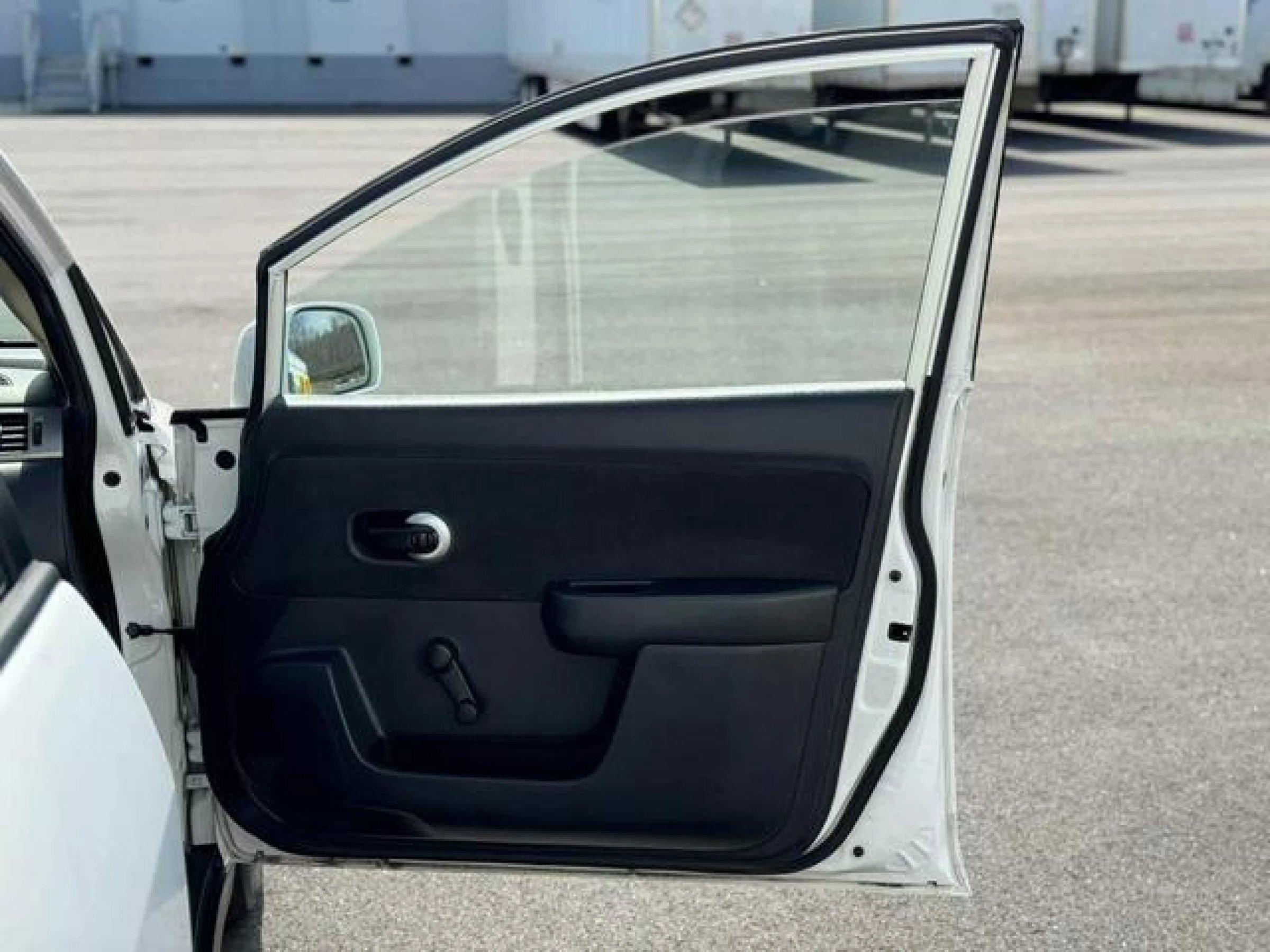 Used 2011 Nissan Versa 1.8 S image 24