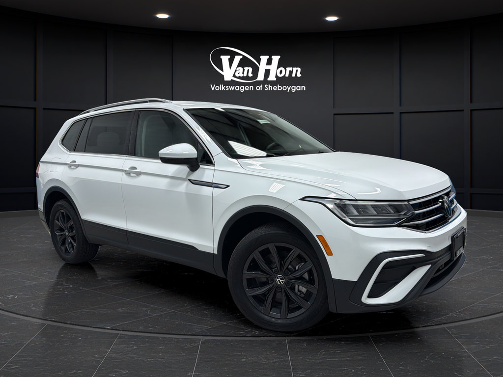 Used 2024 Volkswagen Tiguan SE AWD/4WD image 1