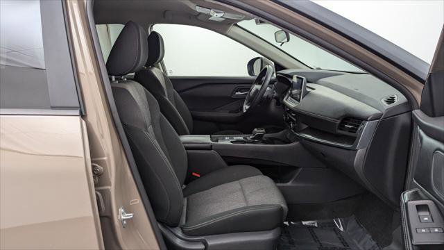 Used 2025 Nissan Rogue SV image 21