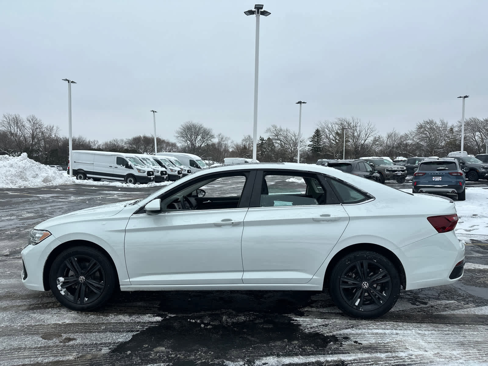 Used 2024 Volkswagen Jetta SE w/ Panoramic Sunroof Package image 5
