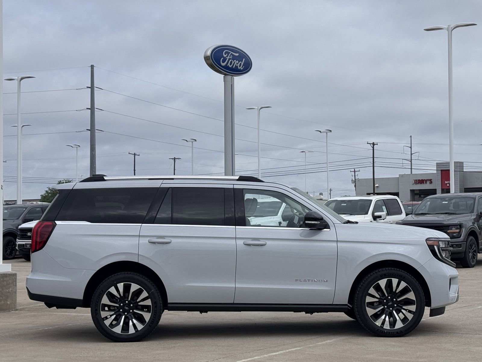 New 2026 Ford Expedition Platinum image 3