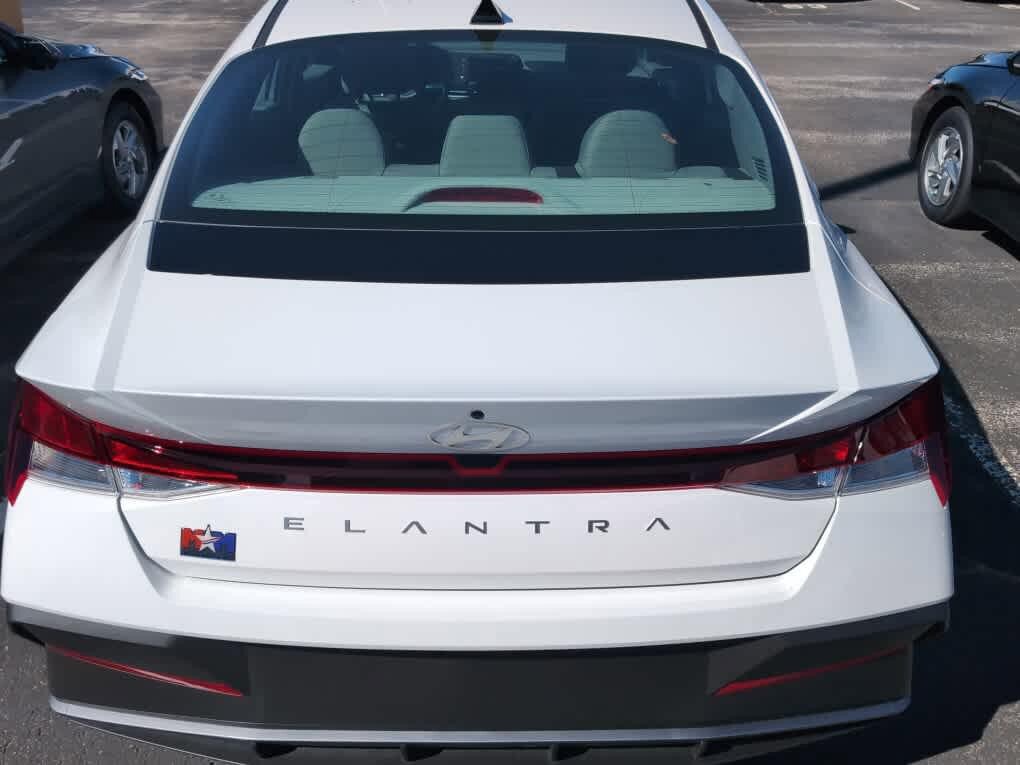 New 2026 Hyundai Elantra SE FWD image 15