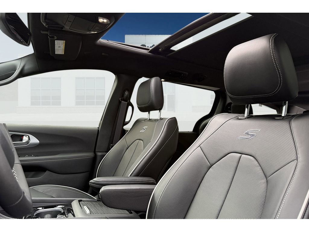 New 2026 Chrysler Pacifica Limited w/ S Appearance Package image 16