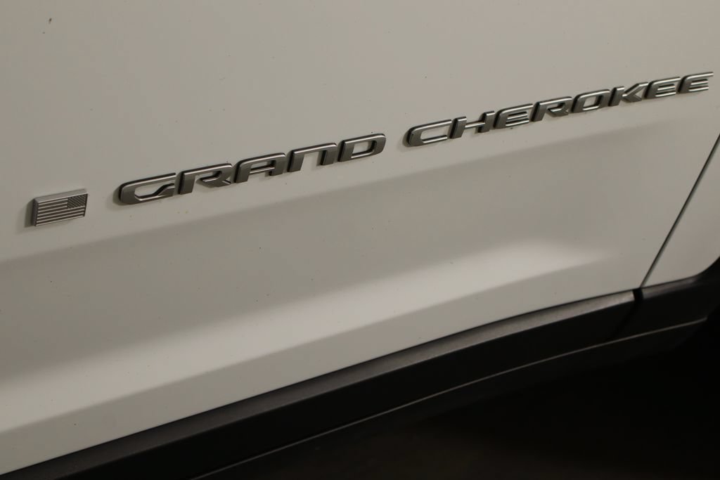 Used 2025 Jeep Grand Cherokee Laredo w/ Luxury Tech Group I AWD/4WD image 39