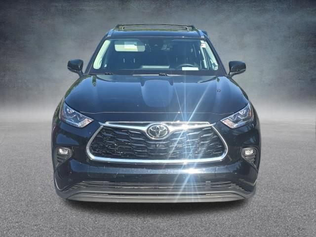 Used 2022 Toyota Highlander Limited AWD/4WD image 3