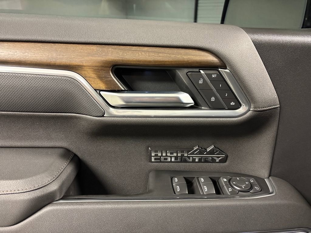 Certified 2026 Chevrolet Silverado 1500 High Country w/ Technology Package image 26