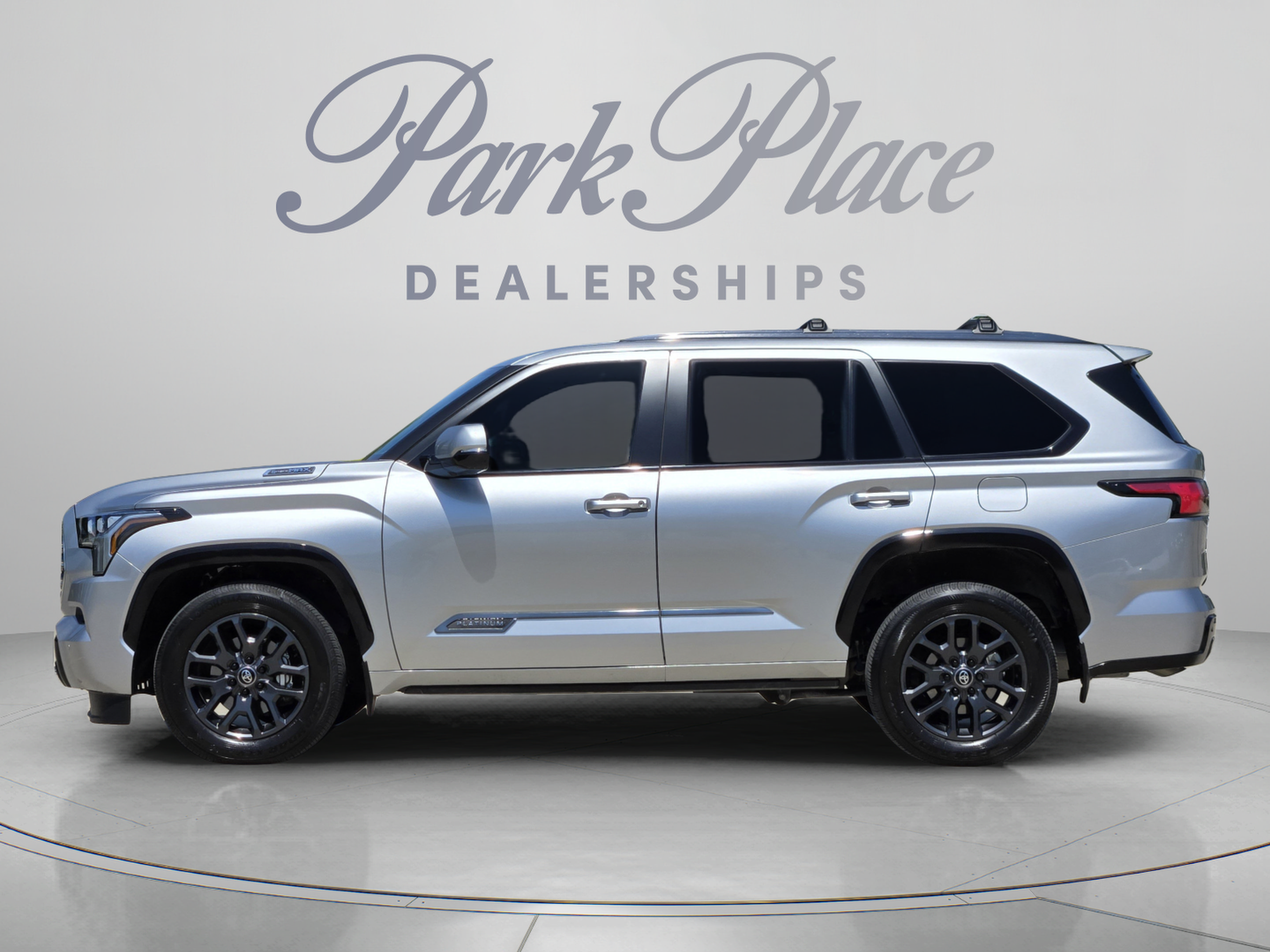 Used 2025 Toyota Sequoia Platinum AWD/4WD image 2