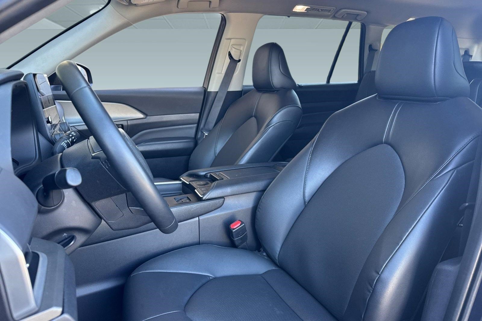 Used 2025 Toyota Grand Highlander FWD image 5