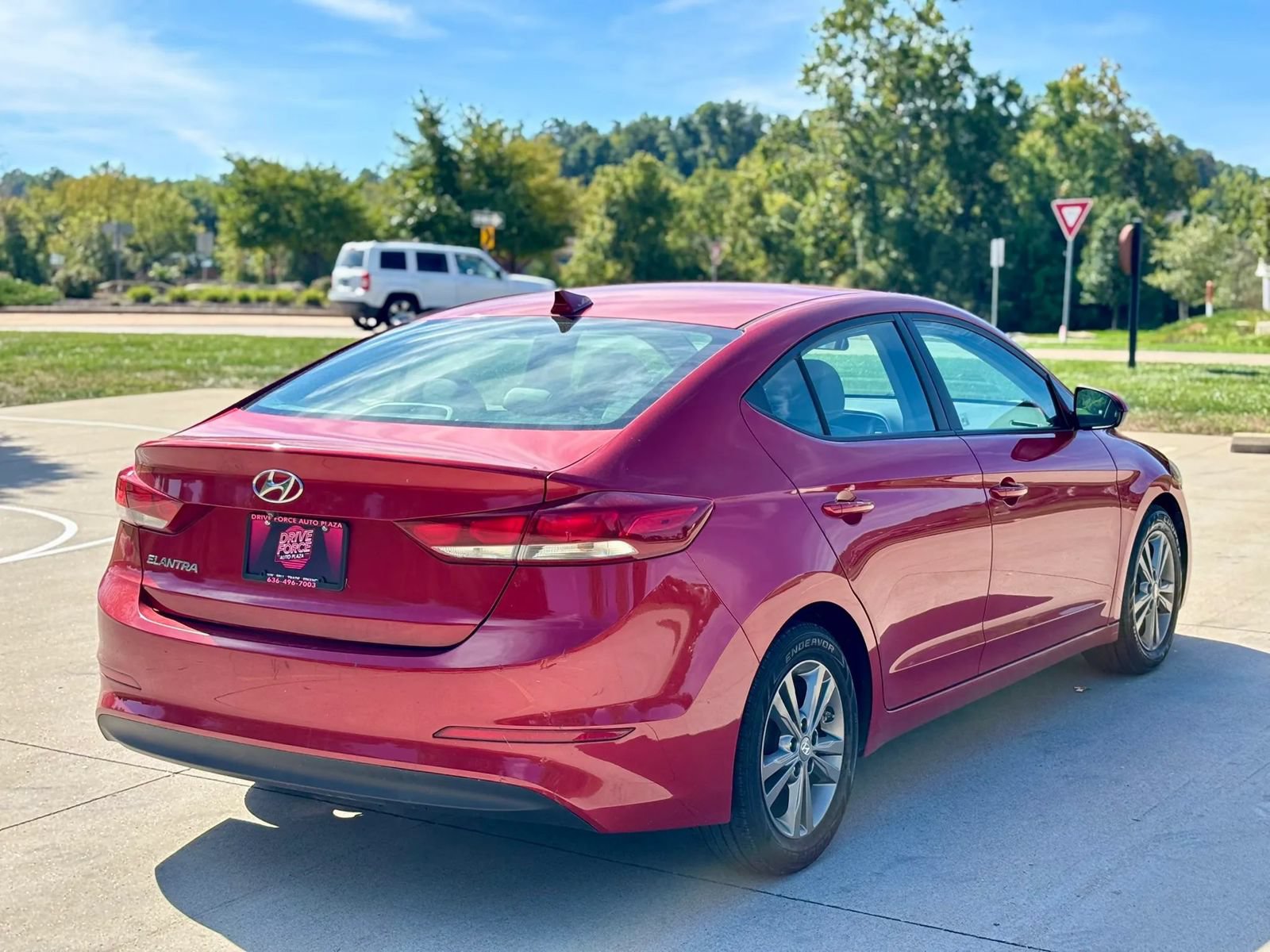 Used 2017 Hyundai Elantra SE FWD image 6