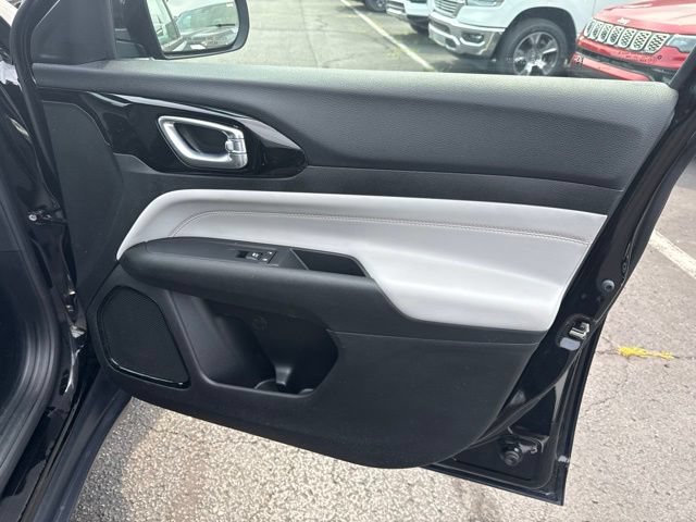 Certified 2023 Jeep Compass Limited AWD/4WD image 18