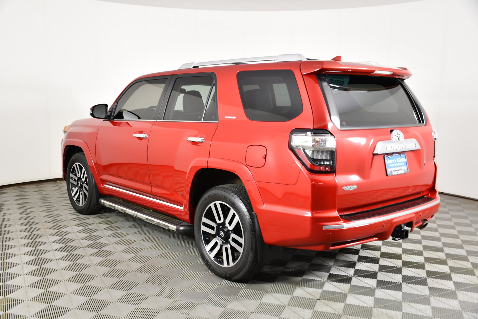 Used 2018 Toyota 4Runner Limited w/ Convenience Package AWD/4WD image 8