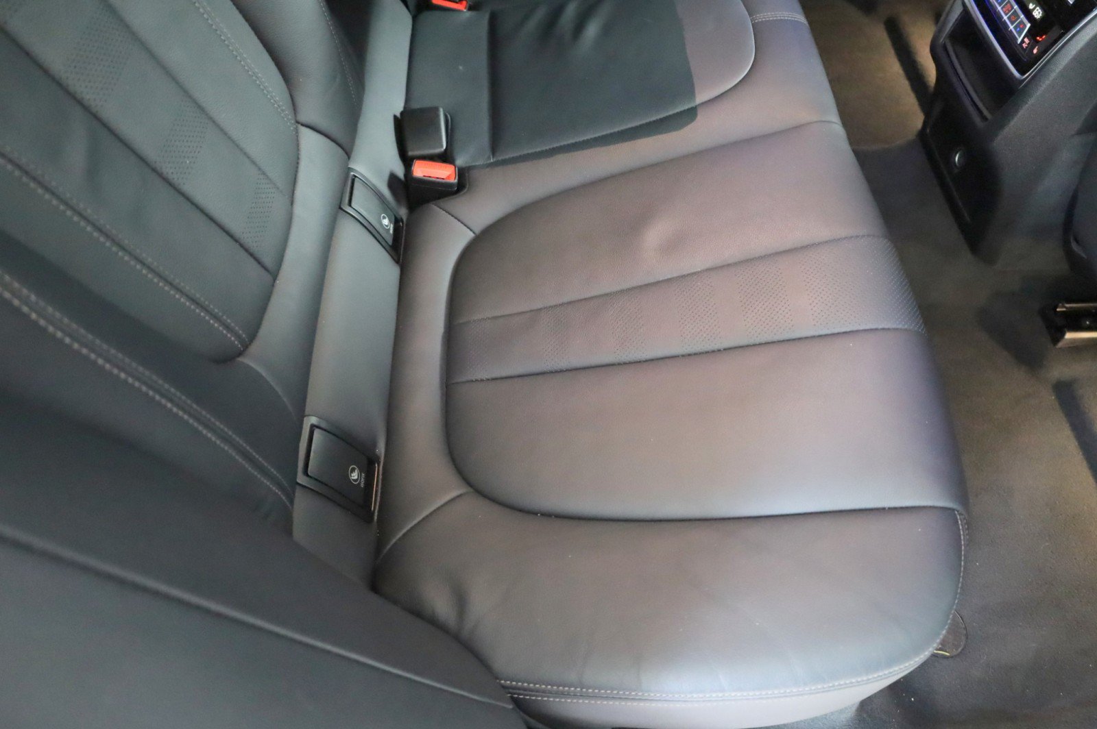 Used 2020 BMW X6 xDrive40i w/ M Sport Package AWD/4WD image 33