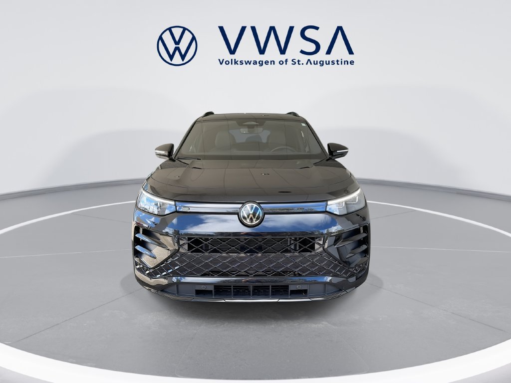 Certified 2026 Volkswagen Tiguan SE R-Line FWD image 3