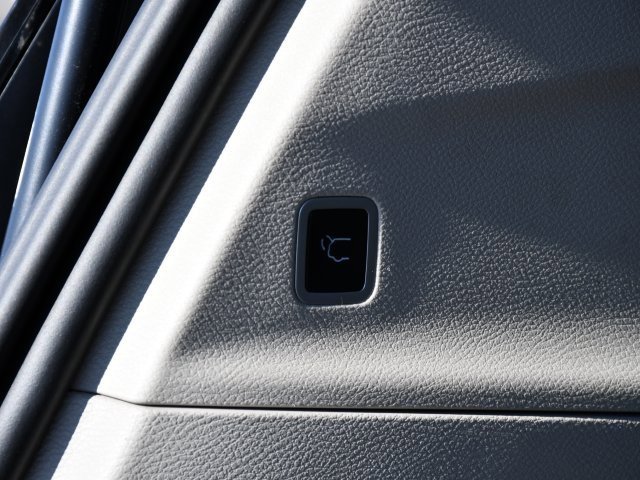 Used 2024 Chrysler Pacifica Touring-L image 32