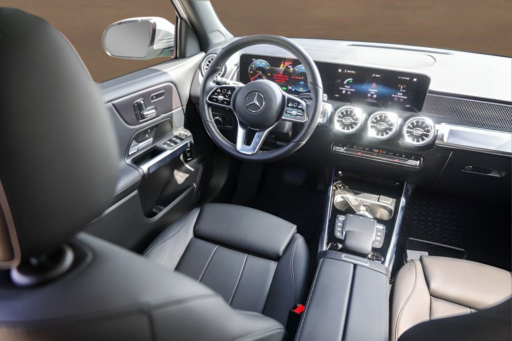 Used 2023 Mercedes-Benz EQB 350 4MATIC SUV image 27