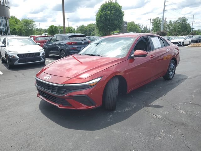Certified 2024 Hyundai Elantra SEL FWD image 2