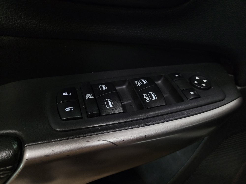 Used 2019 Jeep Cherokee Latitude Plus w/ Cold Weather Group AWD/4WD image 27