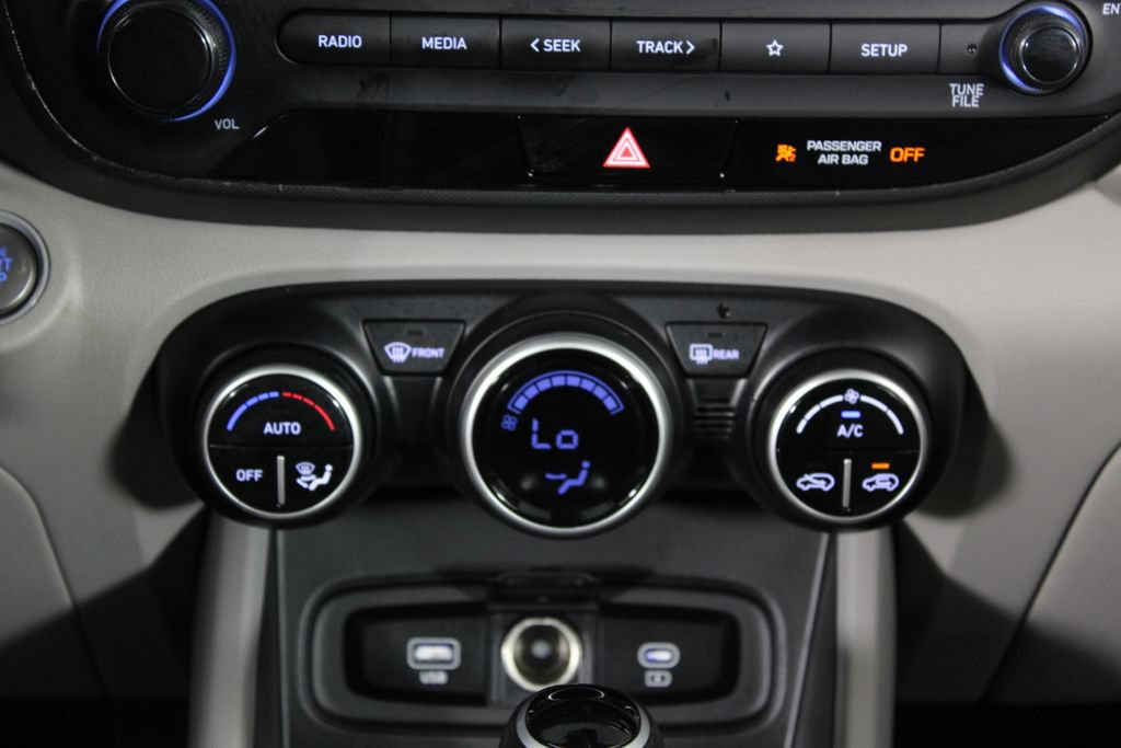 Certified 2024 Hyundai Venue SEL FWD image 22