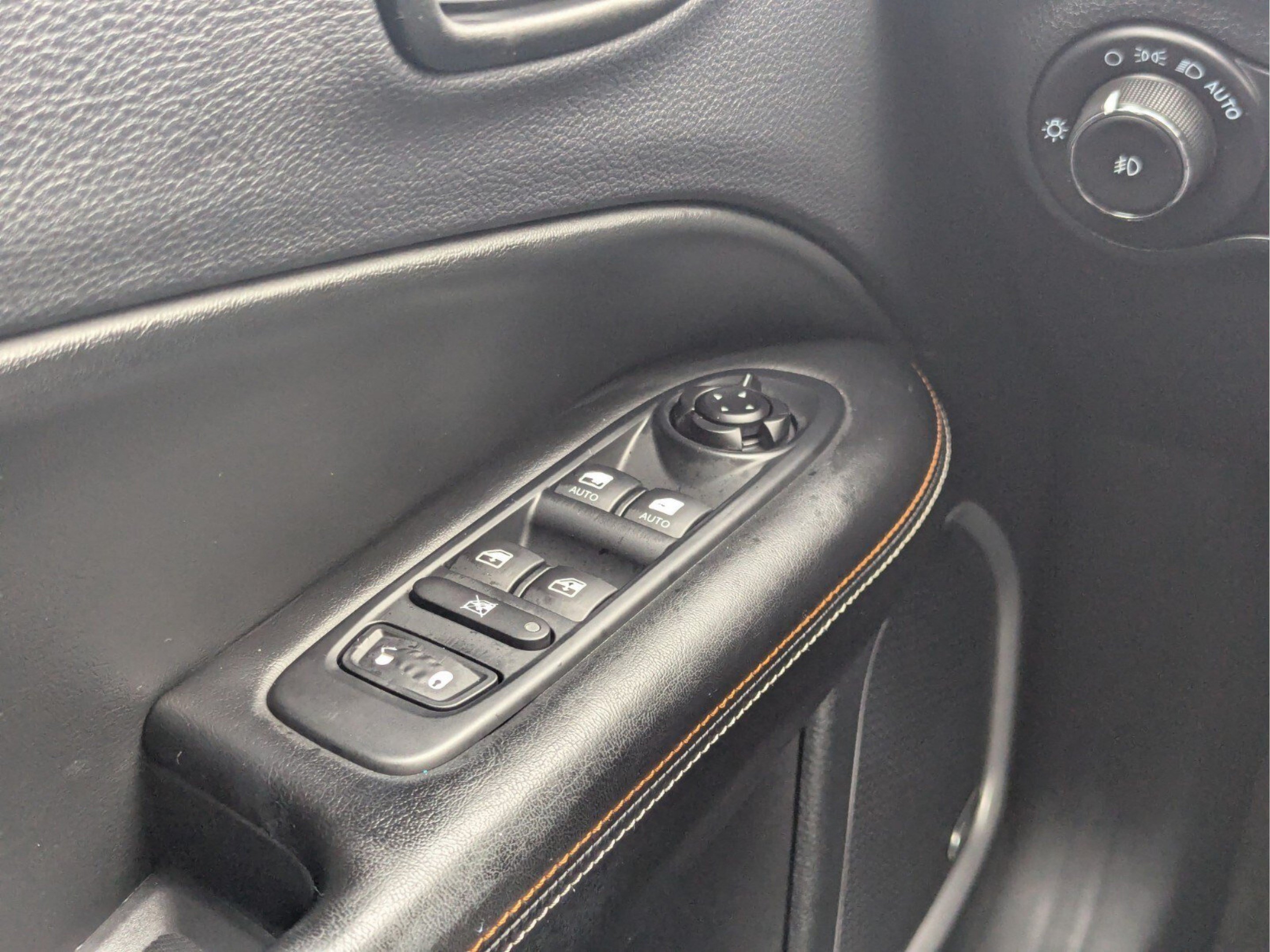 Used 2021 Jeep Compass Latitude w/ Sun and Sound Group FWD image 16