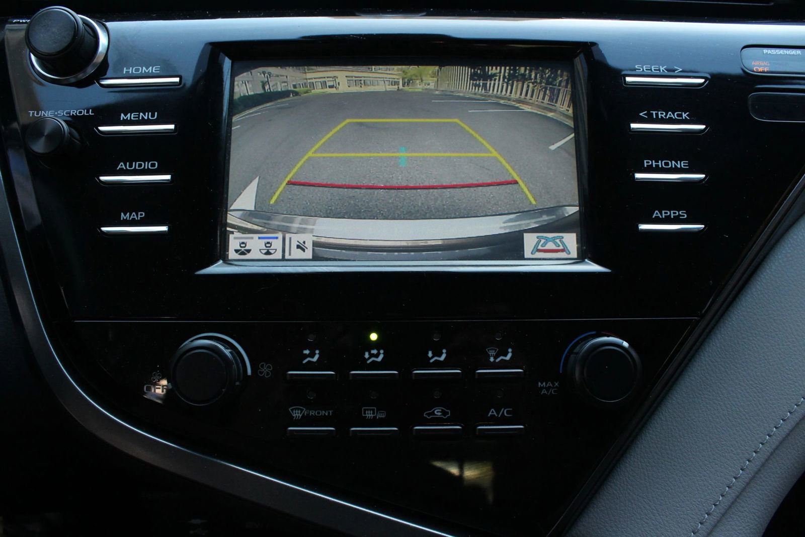 Used 2019 Toyota Camry LE FWD image 34