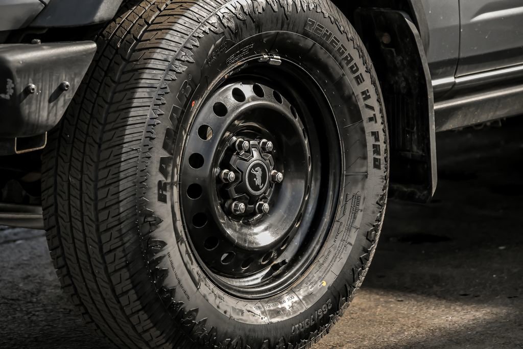 Used 2023 Ford Bronco Black Diamond image 4