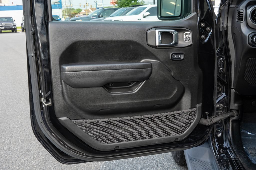 Used 2022 Jeep Wrangler Unlimited Sport AWD/4WD image 9
