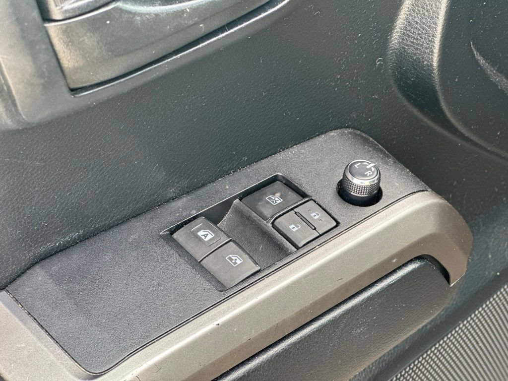 Used 2016 Toyota Tacoma SR5 AWD/4WD image 16