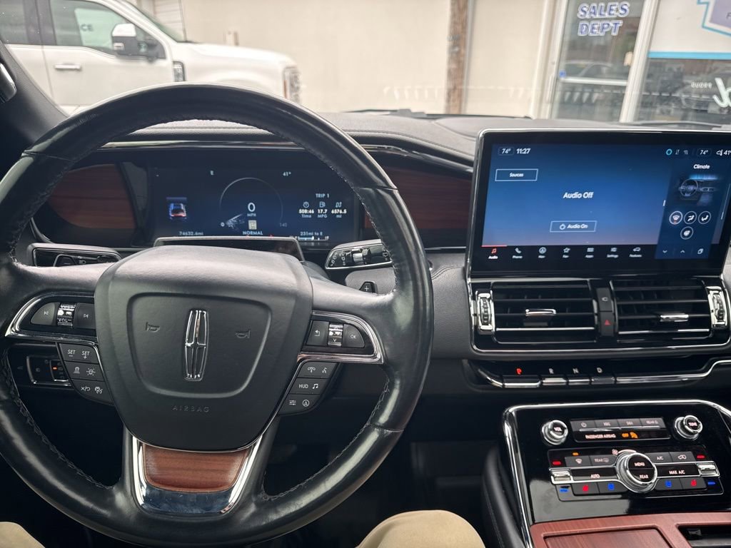 Used 2022 Lincoln Navigator Reserve AWD/4WD image 3