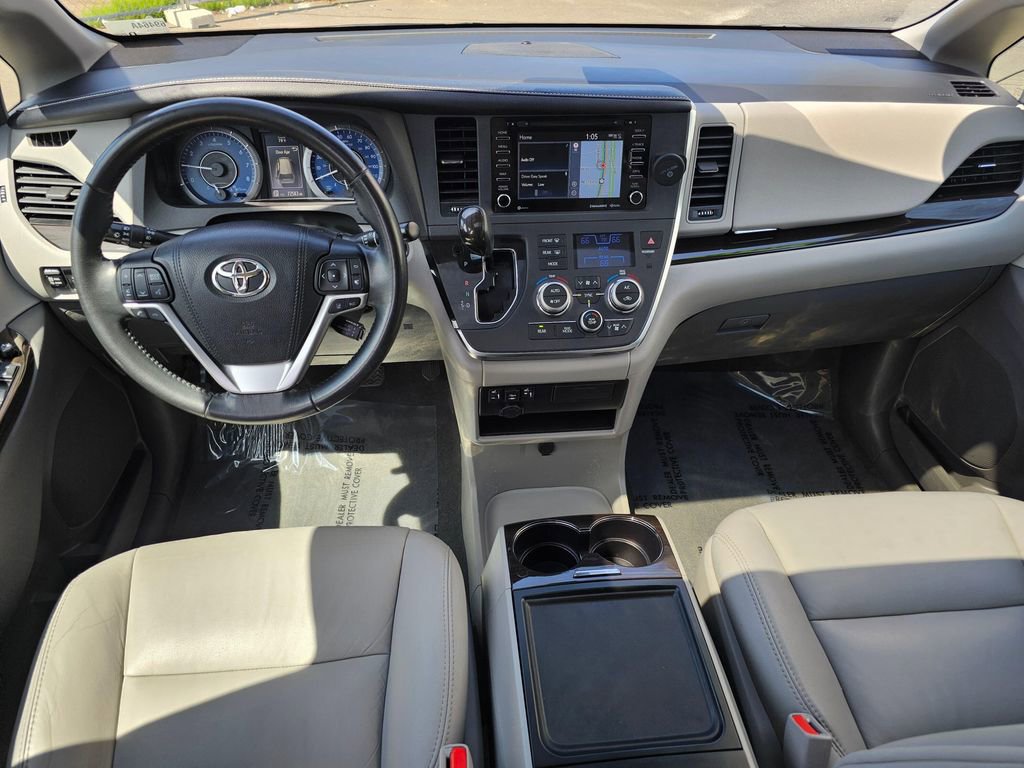 Used 2018 Toyota Sienna XLE w/ XLE Navigation Package AWD/4WD image 18