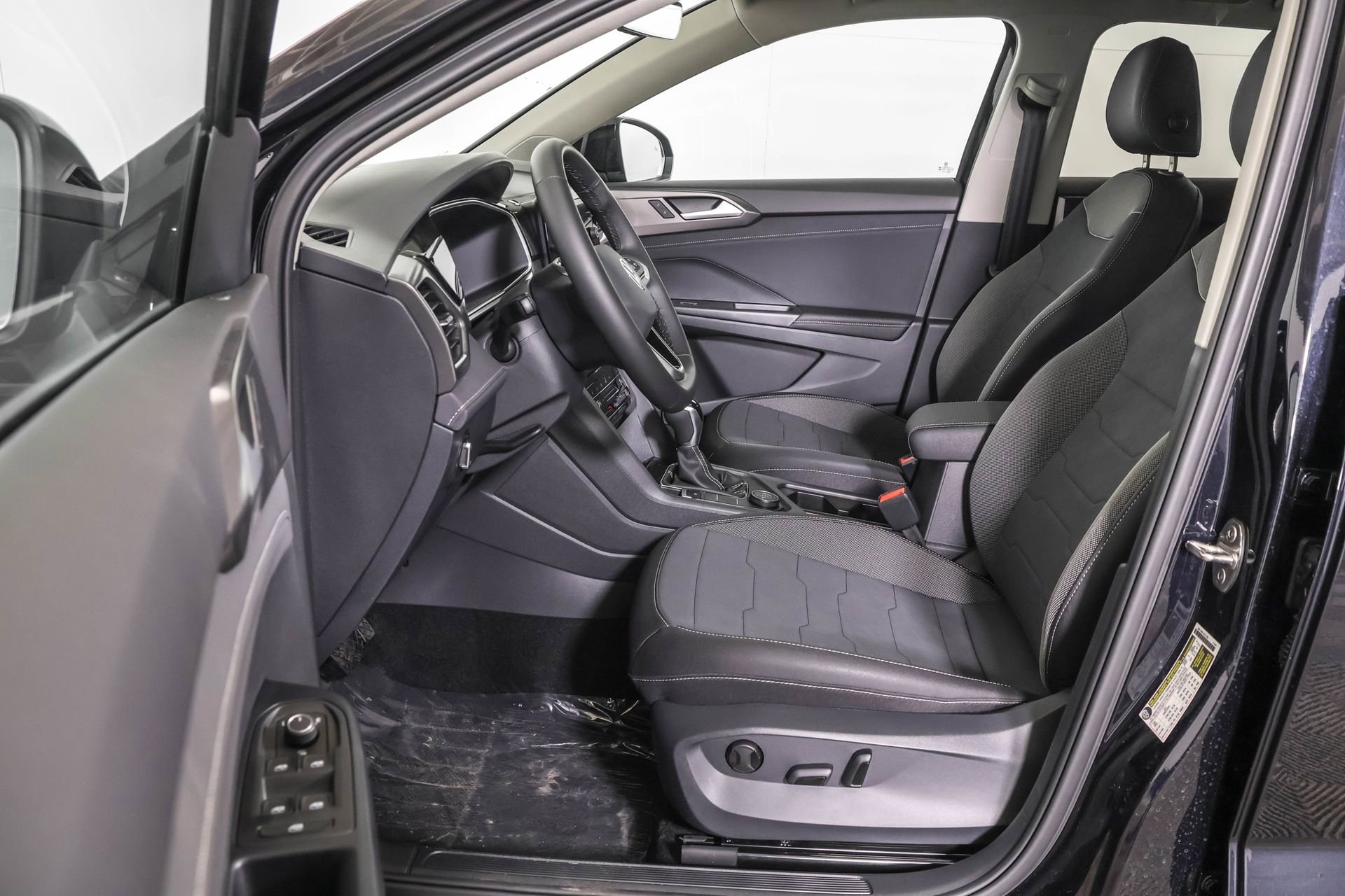 New 2026 Volkswagen Taos SE AWD/4WD image 5