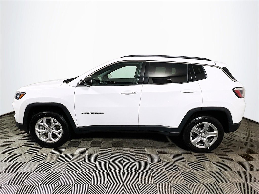 Used 2024 Jeep Compass Latitude image 5