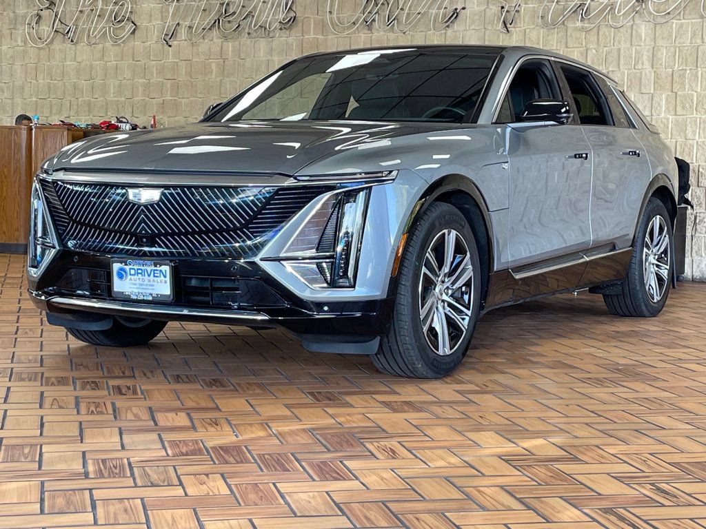 Used 2024 Cadillac Lyriq Luxury w/ LPO, Floor Liner Package RWD image 5