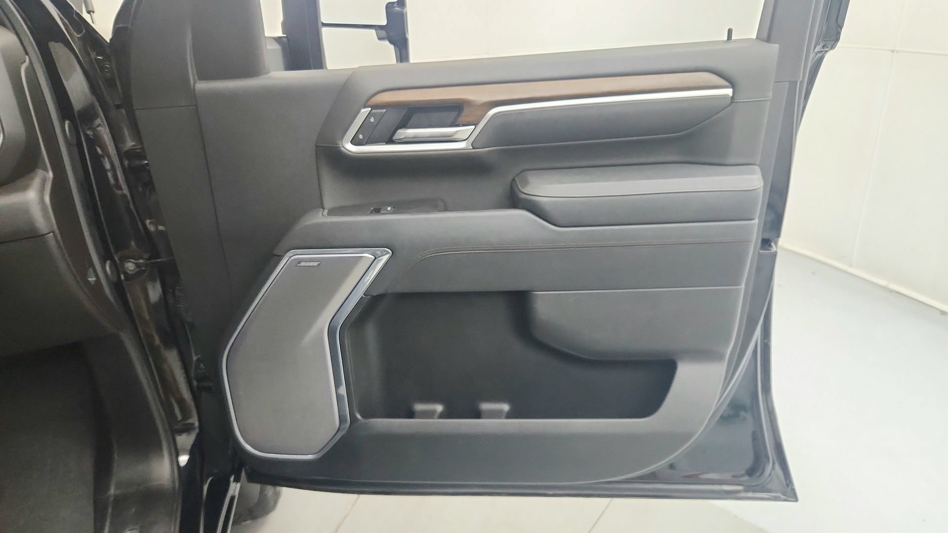Used 2025 Chevrolet Silverado 2500 High Country w/ High Country Premium Package AWD/4WD image 28