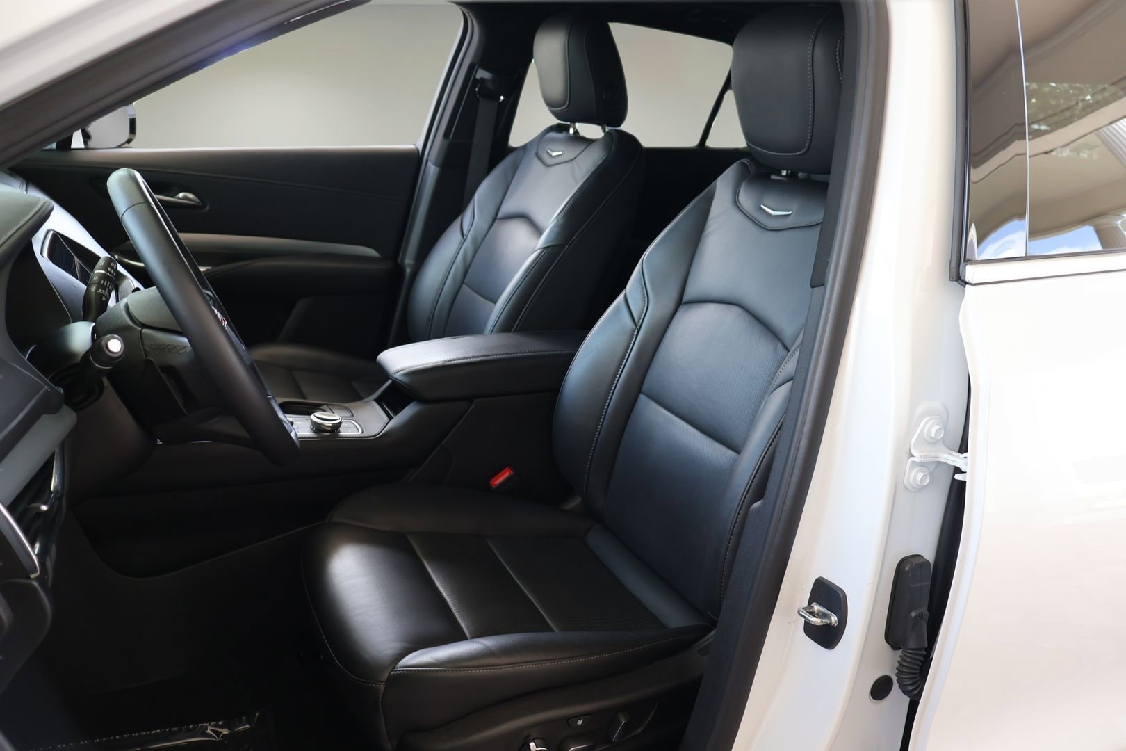 Used 2023 Cadillac XT4 Premium Luxury image 12