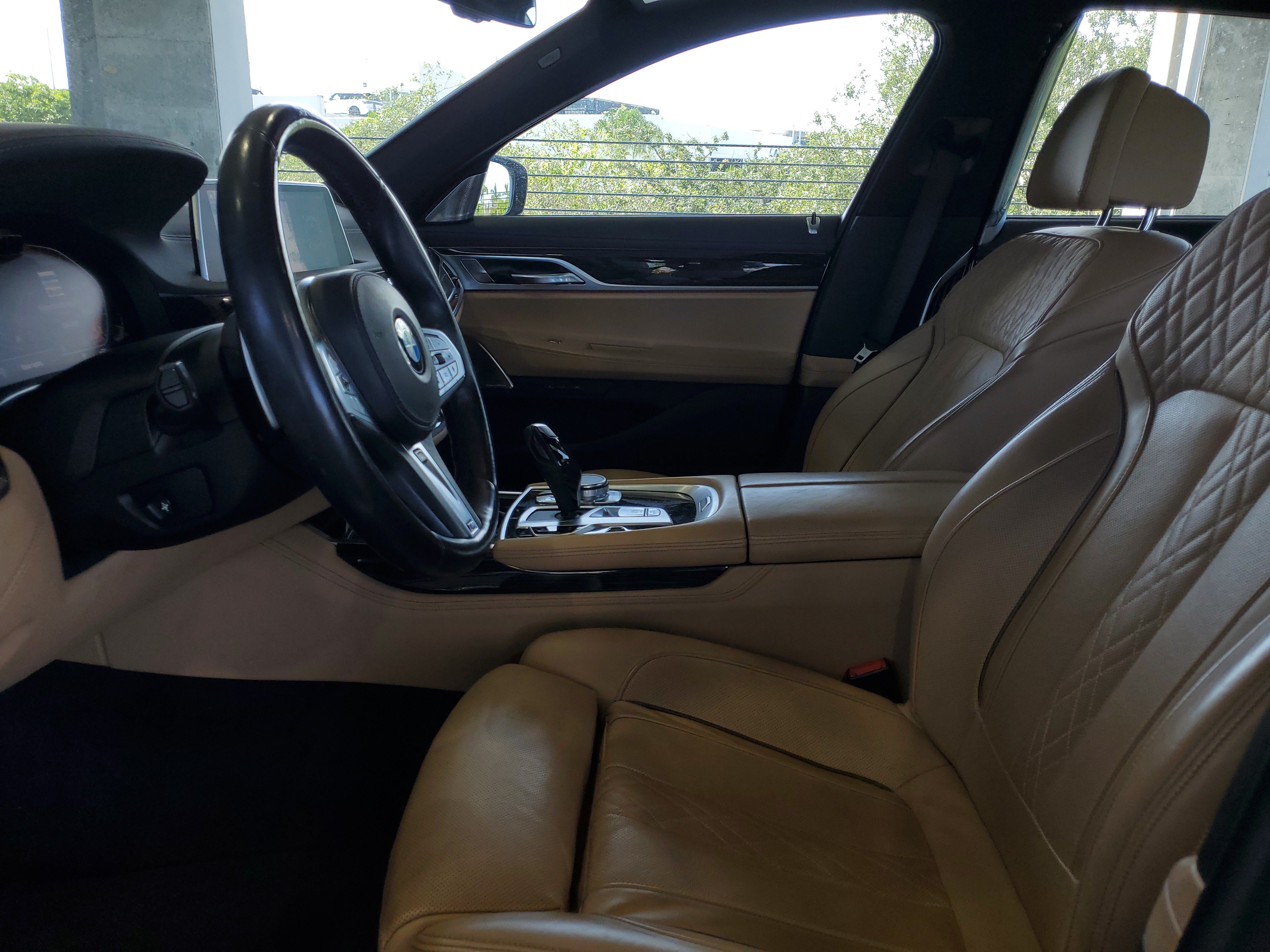 Used 2022 BMW 740i w/ M Sport Package RWD image 17