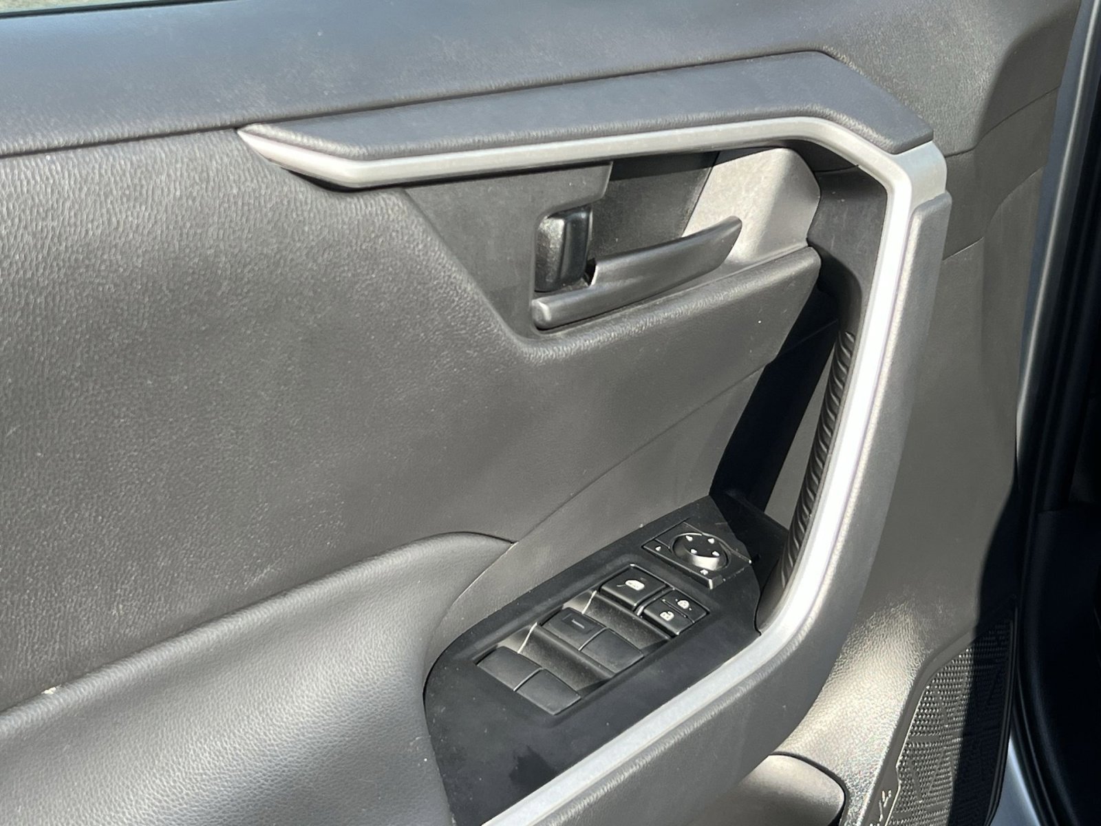 Used 2024 Toyota RAV4 LE image 15