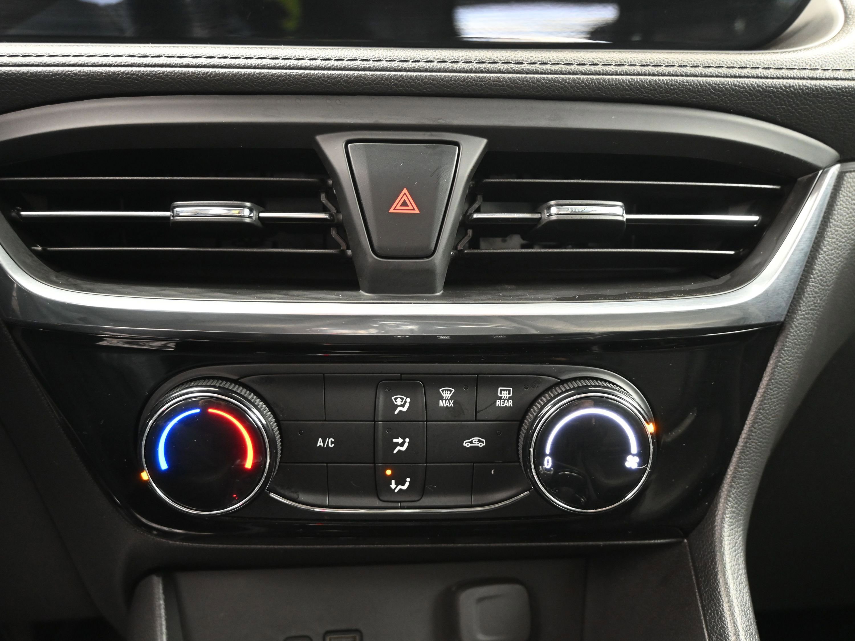 Used 2024 Buick Encore GX Sport Touring image 15