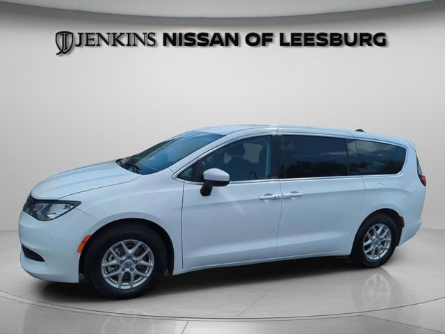 Used 2023 Chrysler Voyager LX FWD image 13