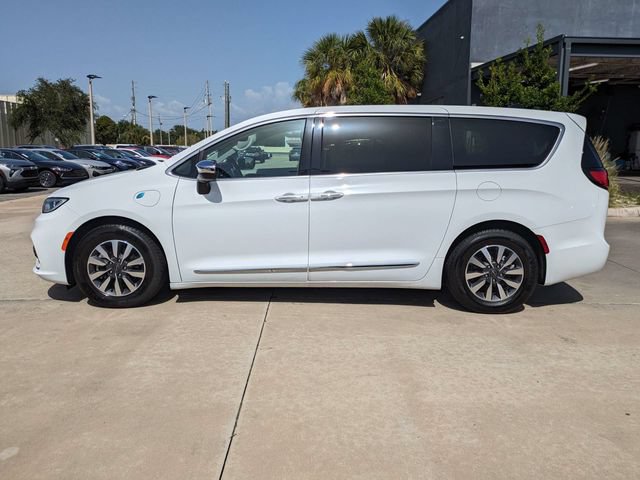 Used 2023 Chrysler Pacifica Limited FWD image 9