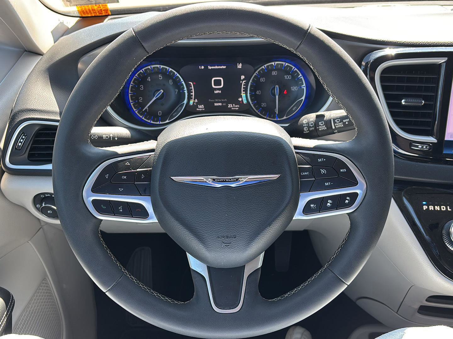 Used 2024 Chrysler Pacifica Touring-L FWD image 10