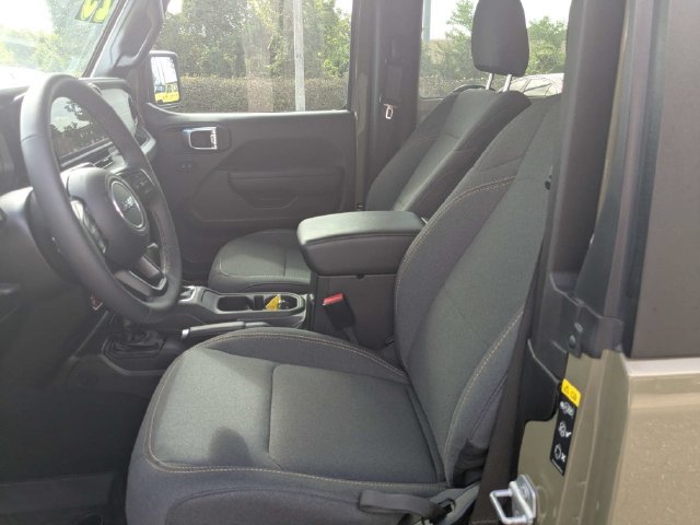 Used 2025 Jeep Wrangler Sport AWD/4WD image 17