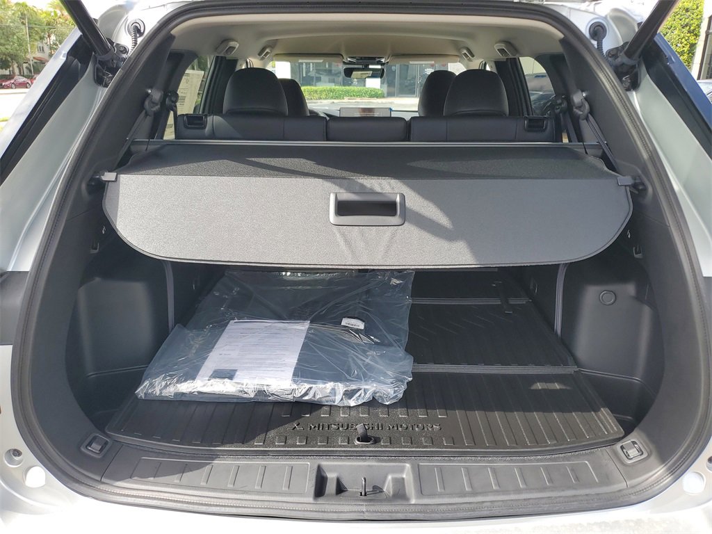 New 2025 Mitsubishi Outlander SE image 10