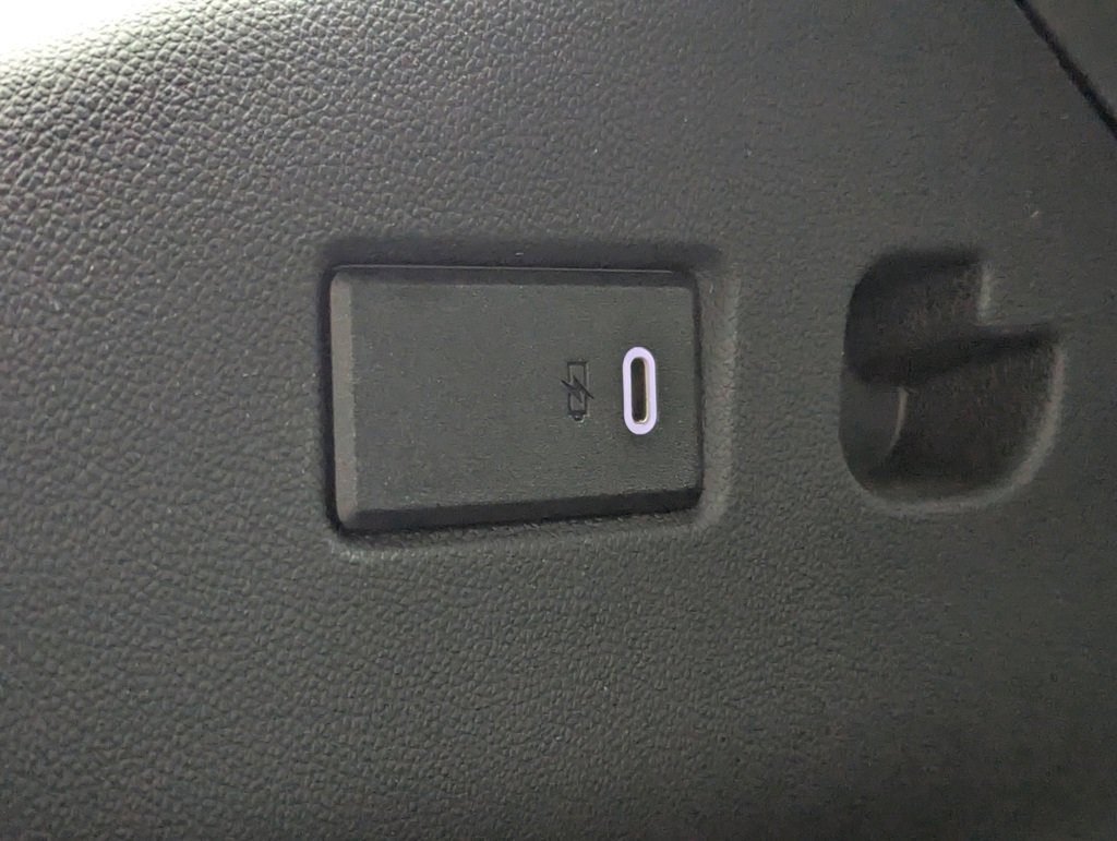 Used 2023 GMC Yukon SLT image 31